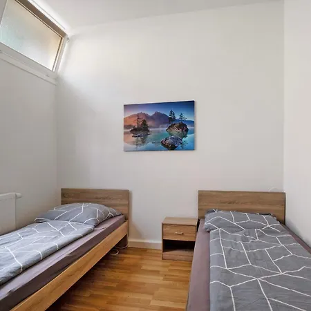 4 X In Apartament *